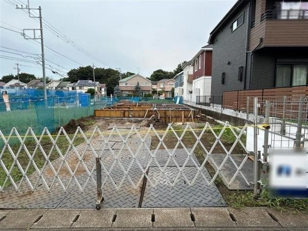 建築中の外観：全5棟/手前