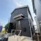 【東京都/東久留米市前沢】東久留米市前沢4丁目 新築戸建 全3棟 3号棟 建築中の外観：全3棟（写真中央）