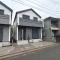 【東京都/練馬区南大泉】練馬区南大泉1丁目　新築分譲住宅　B号棟【全2棟】 建築中の外観：写真中央／B号棟【全2棟】