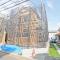 【東京都/練馬区大泉学園町】練馬区大泉学園町5丁目　新築戸建　B号棟【全5棟】 建築中の外観：写真中央：B号棟/全5棟