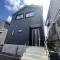 【東京都/三鷹市中原】三鷹市中原4丁目新築戸建て　1号棟 外観：全2棟／写真中央