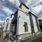 【東京都/世田谷区上祖師谷】世田谷区上祖師谷3丁目　新築戸建　A号棟 建築中の外観：全三棟
写真中央が対象地になります。