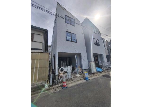 建築中の外観