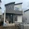 【東京都/三鷹市北野】三鷹市北野4丁目新築戸建 B号棟／全3棟 建築中の外観：全3号棟、中央の戸建