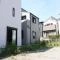 【神奈川県/横浜市保土ケ谷区今井町】保土ヶ谷区今井町　新築戸建　2号棟/全2棟 建築中の外観：写真中央　2号棟(奥側)/全2棟