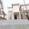【神奈川県/横浜市戸塚区名瀬町】戸塚区　名瀬町の家　3号棟/全3棟 建築中の外観：写真中央　3号棟(左)/全3棟