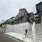【神奈川県/横浜市戸塚区平戸町】戸塚区平戸町　新築戸建　A号棟/全2棟 外観：写真中央　A号棟(左)/全2棟