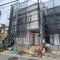 【神奈川県/横浜市泉区中田南】泉区中田南5丁目　新築戸建　1号棟/全7棟 建築中の外観：写真中央　1号棟/全9棟
