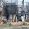 【神奈川県/横浜市泉区中田南】泉区中田南5丁目　新築戸建　2号棟/全7棟 建築中の外観：写真中央　2号棟/全9棟