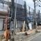 【神奈川県/横浜市泉区中田南】泉区中田南5丁目　新築戸建　2号棟/全7棟 建築中の外観：写真中央　2号棟/全9棟