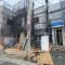 【神奈川県/横浜市泉区中田南】泉区中田南5丁目　新築戸建　2号棟/全7棟 建築中の外観：写真中央　2号棟/全9棟