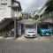 【神奈川県/横浜市戸塚区戸塚町】戸塚区戸塚町　戸建 駐車場：写真中央　リフォーム中