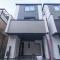 【神奈川県/川崎市幸区塚越】川崎市幸区塚越2丁目　新築分譲住宅2号棟 外観：全2棟現場
向かって左側の建物です。（写真では中央にある物件）