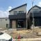 【大阪府/枚方市長尾東町】枚方市長尾東町1丁目 新築戸建A号地 建築中の外観：全2区画（左側）