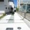 【大阪府/箕面市半町】箕面市半町四丁目　2期1号棟 駐車場：※駐車場2台可（サイズ制限あり）南側より撮影
