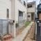 【東京都/練馬区西大泉】練馬区西大泉3丁目中古戸建 アプローチ：写真左奥側