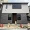 【東京都/江戸川区平井】平井三丁目新築一戸建A棟 建築中の外観：【全2棟／写真中央】
