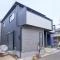 【埼玉県/入間市東藤沢】入間市東藤沢5丁目　2号棟 建築中の外観：全4区画/写真中央