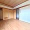 【神奈川県/横浜市栄区公田町】栄区公田町古家付き土地 和室6帖。和室には大きな押入れ付きです。