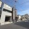 【神奈川県/川崎市川崎区小田】小田3丁目一戸建て ＜現地写真＞前面道路は約9メートル。駐車もスムーズに行えます。