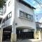 【神奈川県/横浜市鶴見区豊岡町】豊岡町一戸建て 外観：建物約36坪のゆとりある4LDK！各所に豊富な収納と、約5.4mのワイドスパンキッチンが魅力。水回り等の・・・