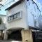 【神奈川県/横浜市鶴見区豊岡町】豊岡町一戸建て 東側道路に面しており、明るく開放感のあるロケーションです。1階は大型カーポート、駐車4台可能です・・・
