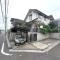 【神奈川県/横浜市南区六ツ川】神奈川県横浜市南区六ツ川2丁目 一戸建て 外観：南西角地となります。
