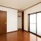 【大阪府/大阪市北区長柄東】大阪府大阪市北区長柄東3丁目 一戸建て 1階には洋室が1部屋設けられ、LDKや他の洋室から離れた落ち着いた空間で、仕事や趣味に集中できます。