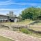 【大阪府/大阪市北区天神橋】ラシュレ扇町公園 外観：扇町公園より撮影
正面3フロアのマンション