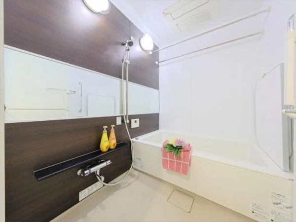■浴室はワイドミラー、浴室暖房乾燥機、ミストサウナ等の設備がございます！