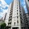 【東京都/文京区関口】ミッドレジデンス文京 外観：※駐車部分が車で隠れているために推測での修正になり、実物と異なっている可能性があります。