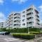 【千葉県/千葉市中央区青葉町】青葉の森公園通り団地8号棟 外観：青葉の森公園通り８号棟　棟全面の敷地も広く、日当たり良好。