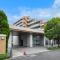 【千葉県/千葉市稲毛区小仲台】Brillia稲毛 外観：植栽が彩るマンションエントランス（２０２６年９月撮影）