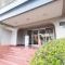 【埼玉県/越谷市大字大房】シャルム北越谷 A棟 エントランス