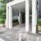 【東京都/豊島区西池袋】ザ・タワー・グランディア エントランス：大規模修繕工事中