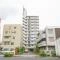 【神奈川県/横浜市神奈川区子安通】サンマリーナ新子安 外観：中央の白い建物