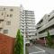 【神奈川県/横浜市神奈川区子安通】サンマリーナ新子安 外観：中央の白い建物