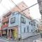 【東京都/新宿区西新宿】キャッスルマンション西新宿 外観：中央左側の赤い建物