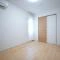 【東京都/町田市玉川学園】コスモ玉川学園前 洋室：約6.0帖
ウォークインクローゼット付き
