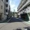 【東京都/港区東麻布】麻布狸穴ナショナルコート 前面道路