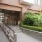 【東京都/新宿区弁天町】クレセントマンション アプローチ
