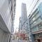 【大阪府/大阪市中央区南本町】ブランズタワー大阪本町 外観：写真中央のマンション