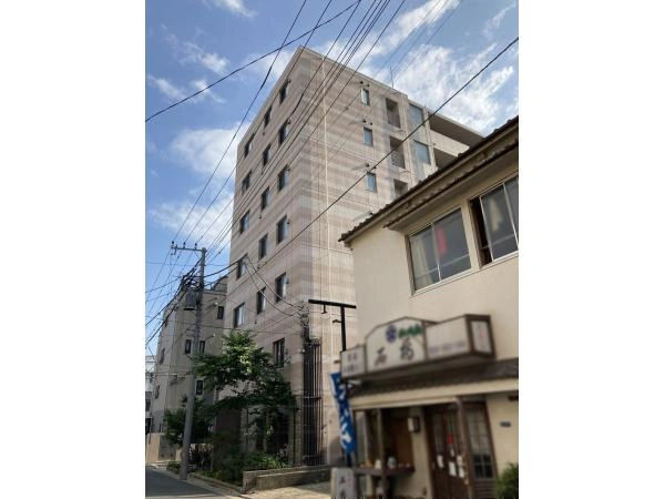 外観：真ん中の建物