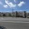 【神奈川県/横浜市戸塚区下倉田町】グリーンパーク戸塚ヒルズ イースト棟 外観：前面道路含む