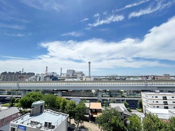バルコニーからの眺望。8階・南向きにつき眺望良好