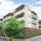 【東京都/杉並区松ノ木】パークハウス松ノ木 外観：周辺は緑豊かで閑静な住宅街。第一種低層住居専用地域に位置する、地上4階・地下1階建て低層マンション。