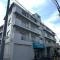 【東京都/大田区大森東】世紀コーポ大森東 外観：京浜急行線「大森町」駅まで徒歩8分、通勤・通学やお出かけに便利な立地。南東角住戸のご案内です。