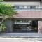 【埼玉県/志木市幸町】イニシア志木 エントランスのオートロックは、ハンズフリーの鍵で解除可能です。