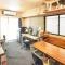 【東京都/板橋区大谷口北町】中板橋第2ローヤルコーポ 8.3帖リビングダイニングは二面採光。風通しが良く、家具の配置の自由度が高い形状です。
