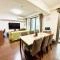 【東京都/足立区千住曙町】イニシア千住曙町 南西向きバルコニーに面し明るく開放的なリビングダイニング　バルコニー奥には隅田川が流れています